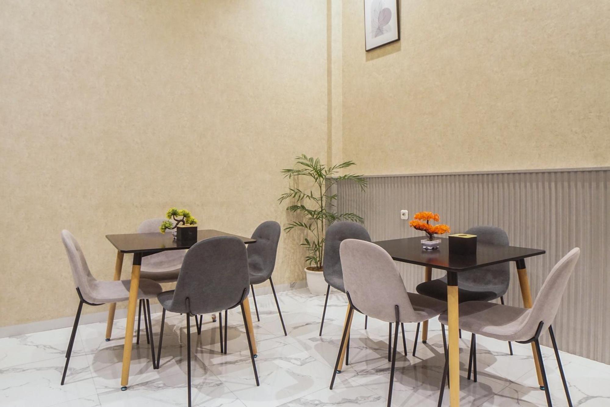 Super Oyo Capital O 92066 Papakoel Hotel & Cafe 棉兰 外观 照片