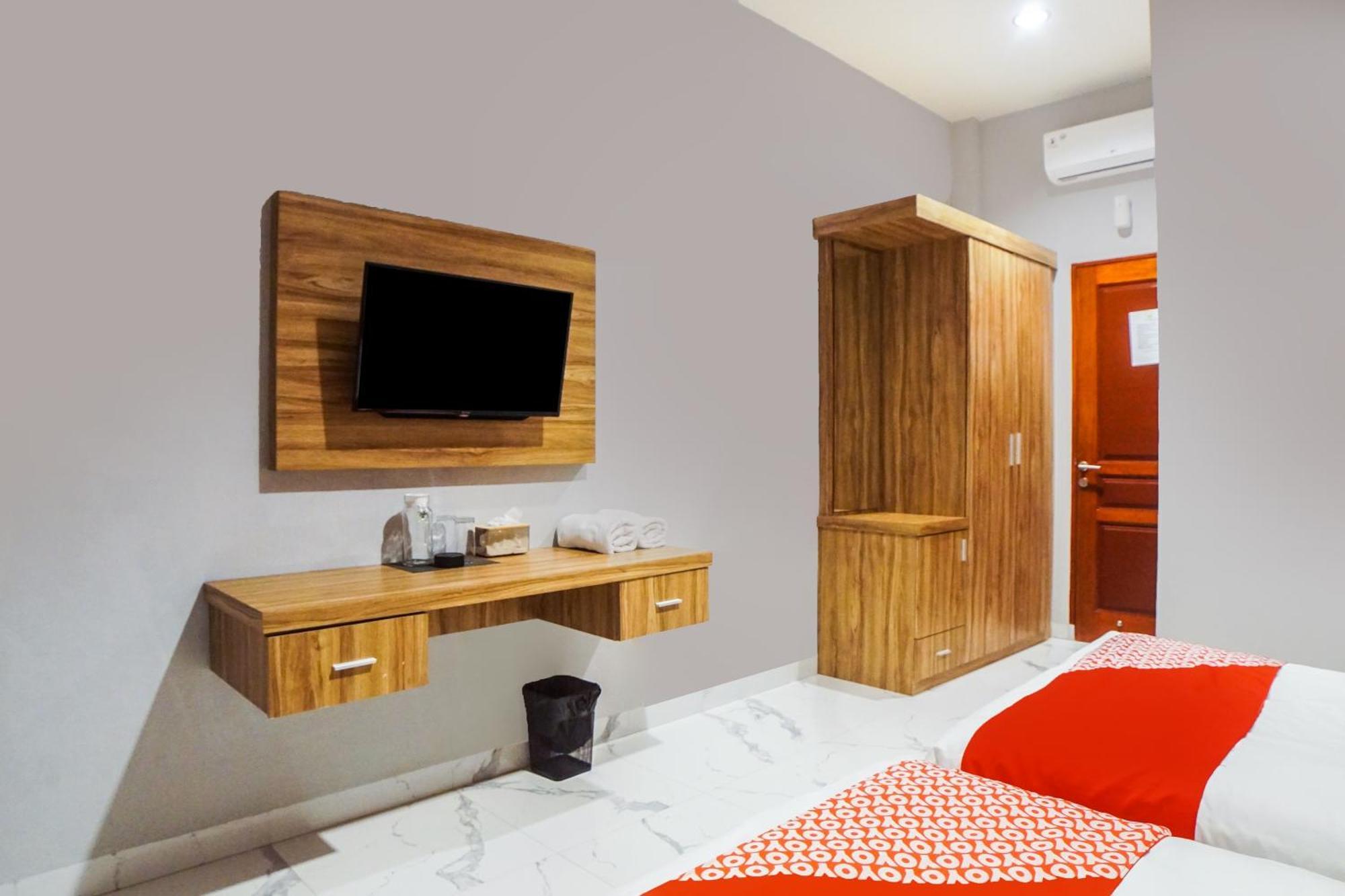 Super Oyo Capital O 92066 Papakoel Hotel & Cafe 棉兰 外观 照片
