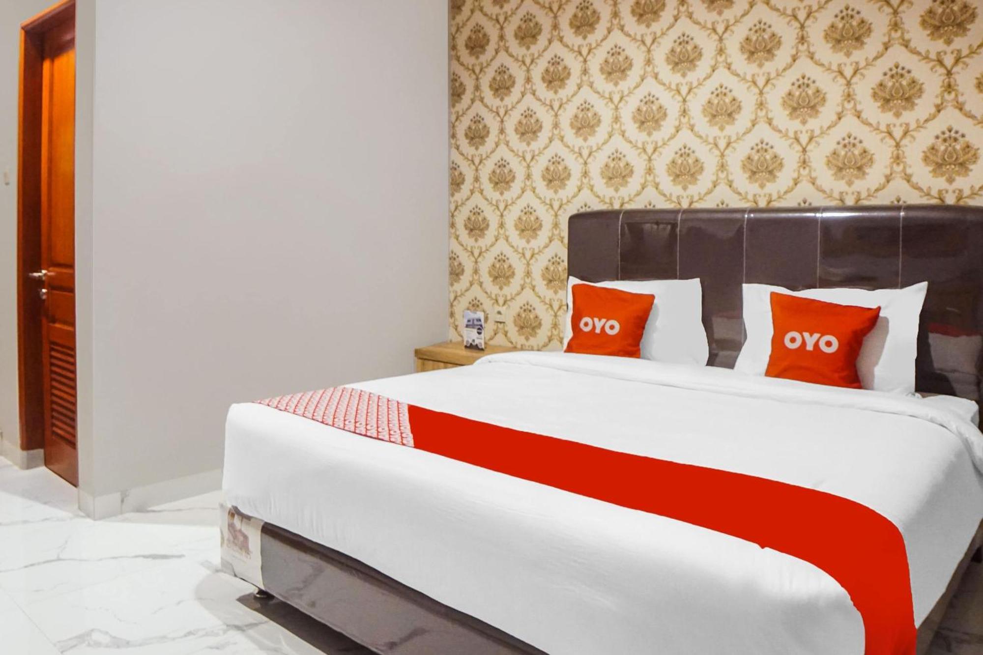 Super Oyo Capital O 92066 Papakoel Hotel & Cafe 棉兰 外观 照片