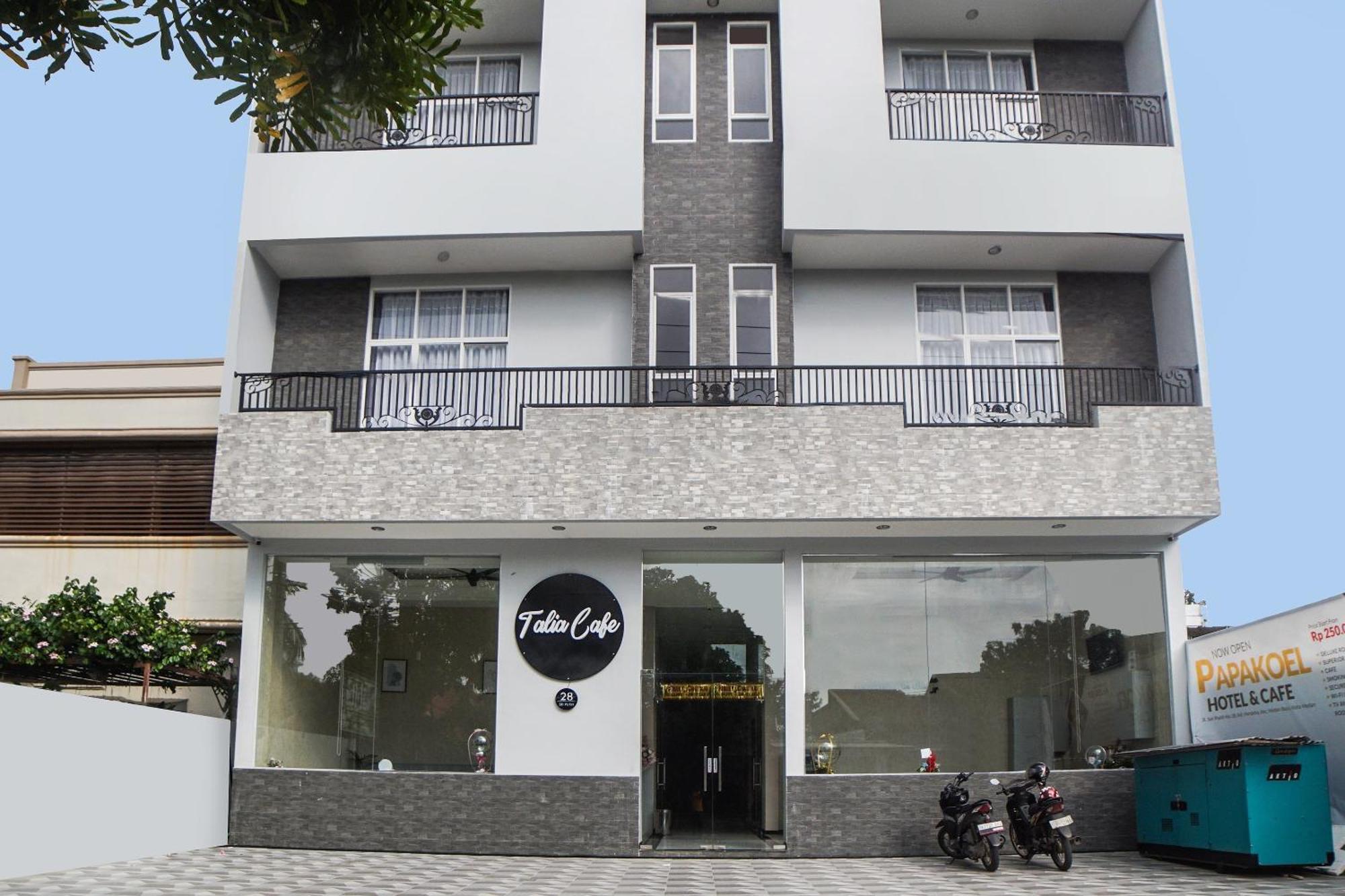 Super Oyo Capital O 92066 Papakoel Hotel & Cafe 棉兰 外观 照片